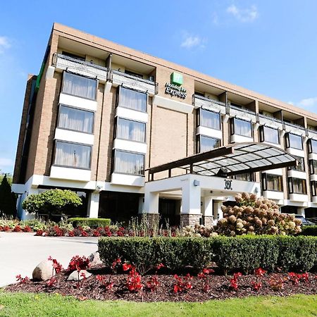 Holiday Inn Express Detroit-Birmingham By Ihg Exterior photo
