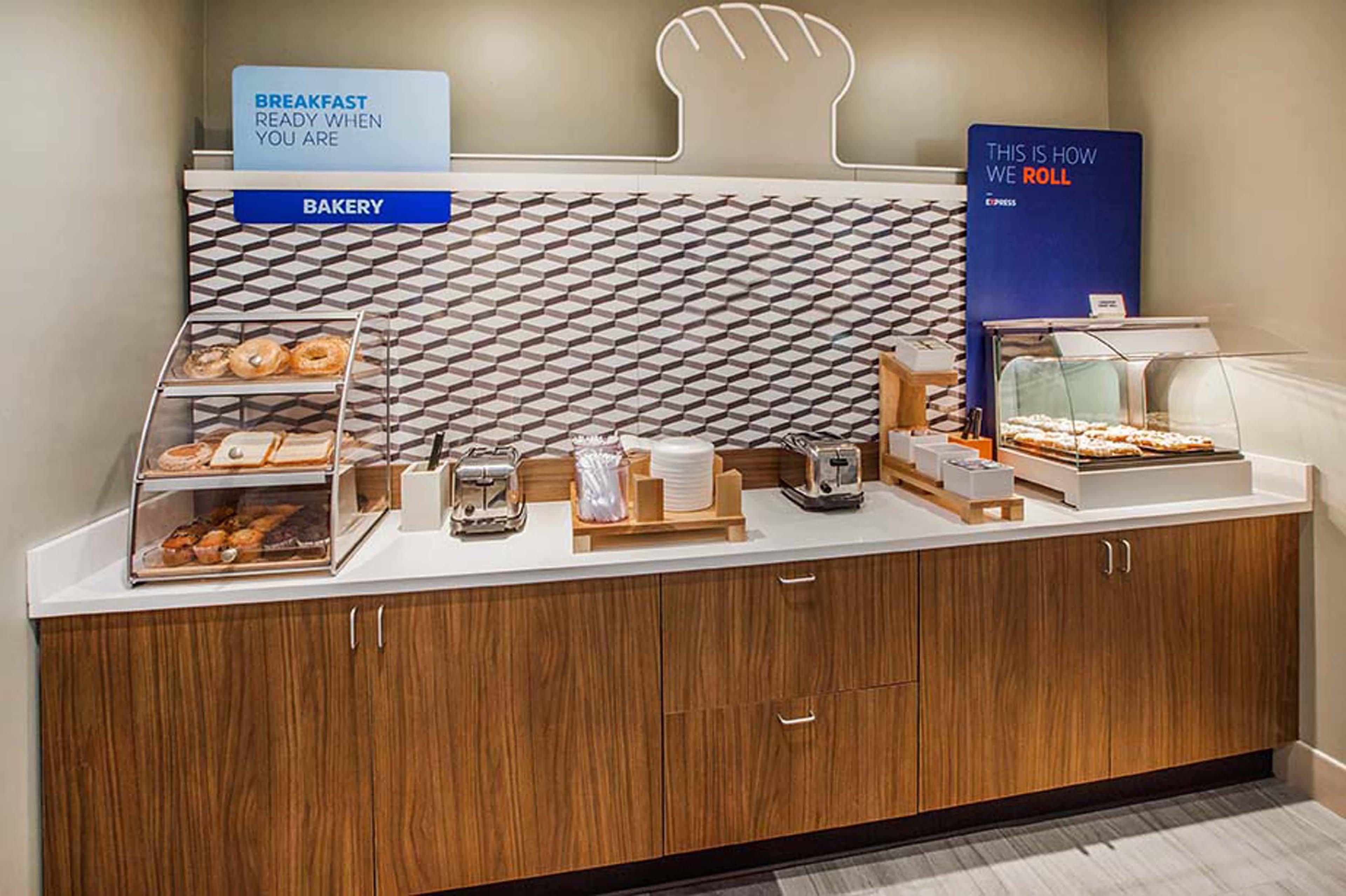 Holiday Inn Express Detroit-Birmingham By Ihg Exterior photo