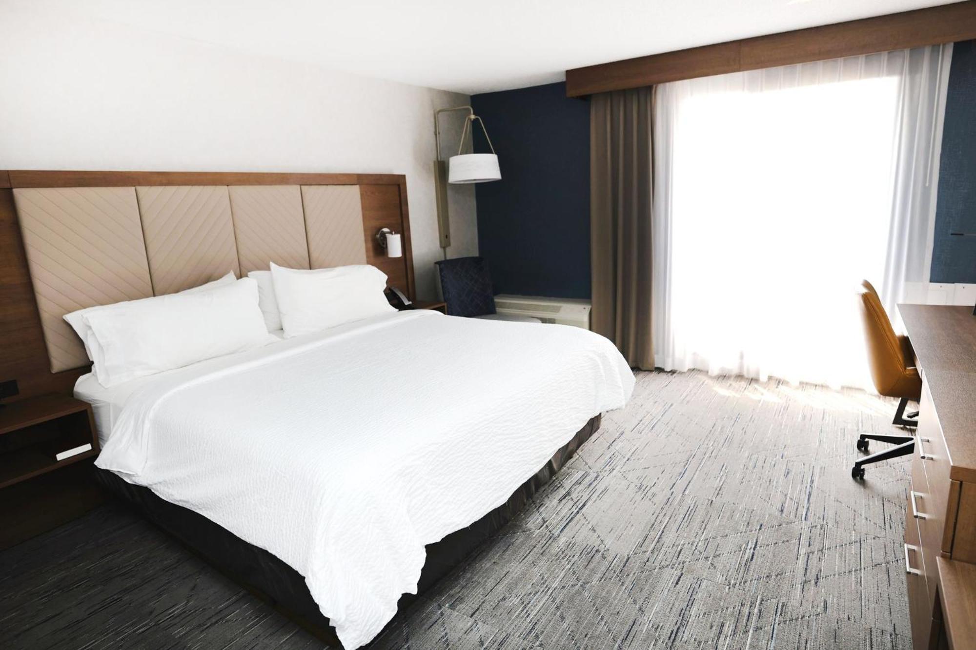 Holiday Inn Express Detroit-Birmingham By Ihg Exterior photo