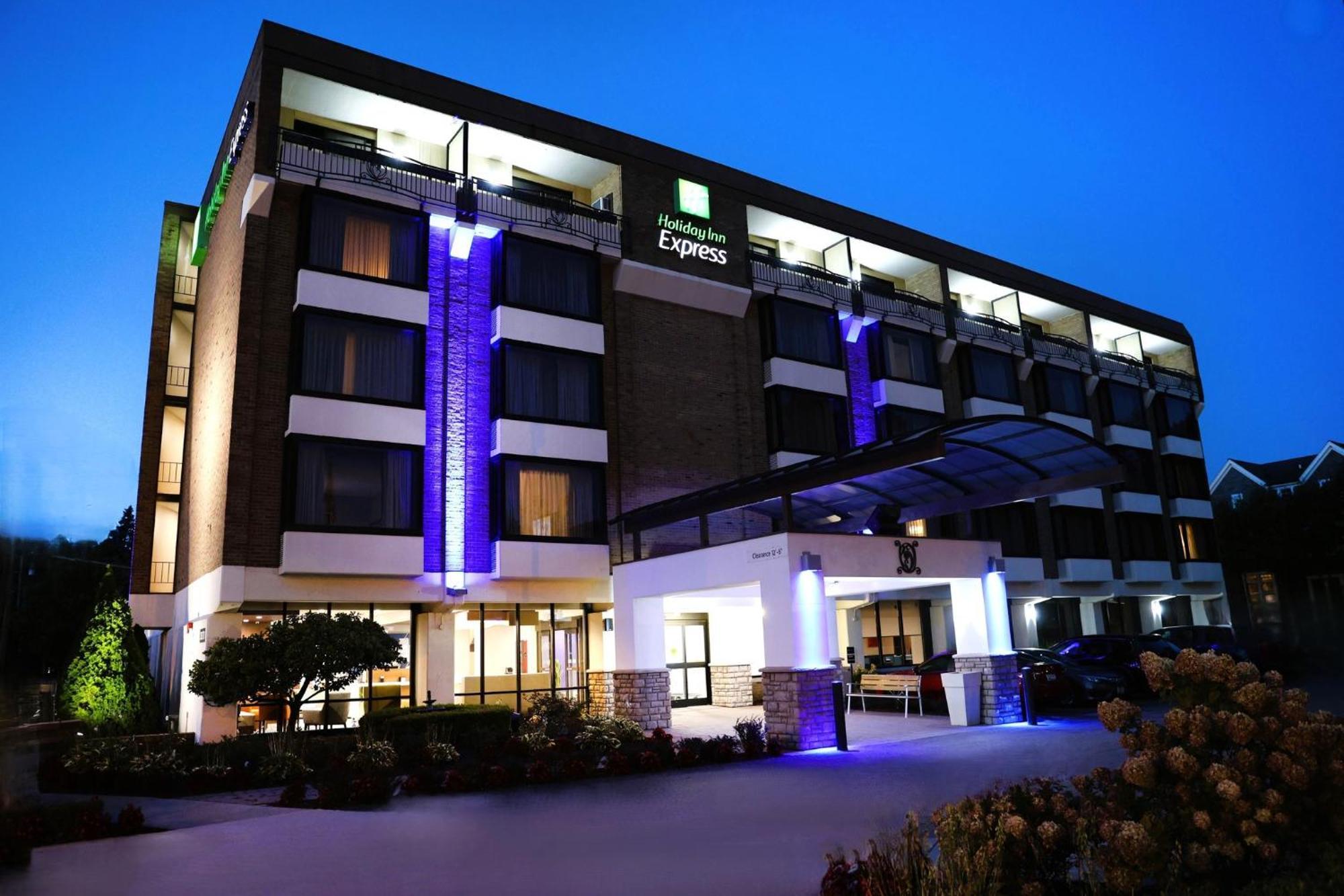 Holiday Inn Express Detroit-Birmingham By Ihg Exterior photo