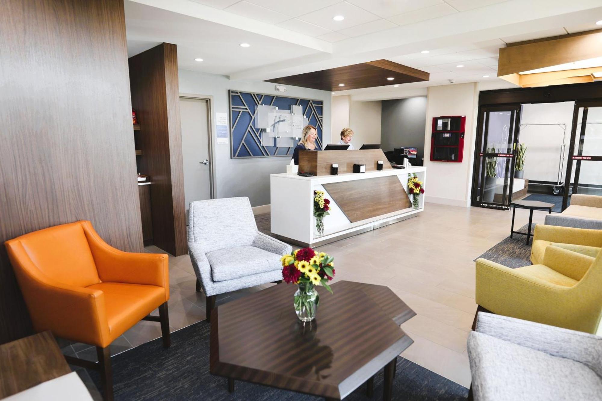 Holiday Inn Express Detroit-Birmingham By Ihg Exterior photo