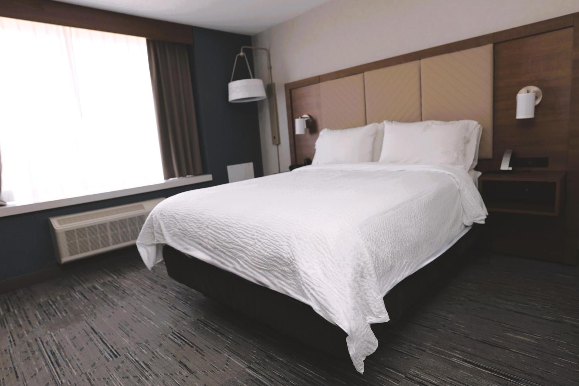 Holiday Inn Express Detroit-Birmingham By Ihg Exterior photo
