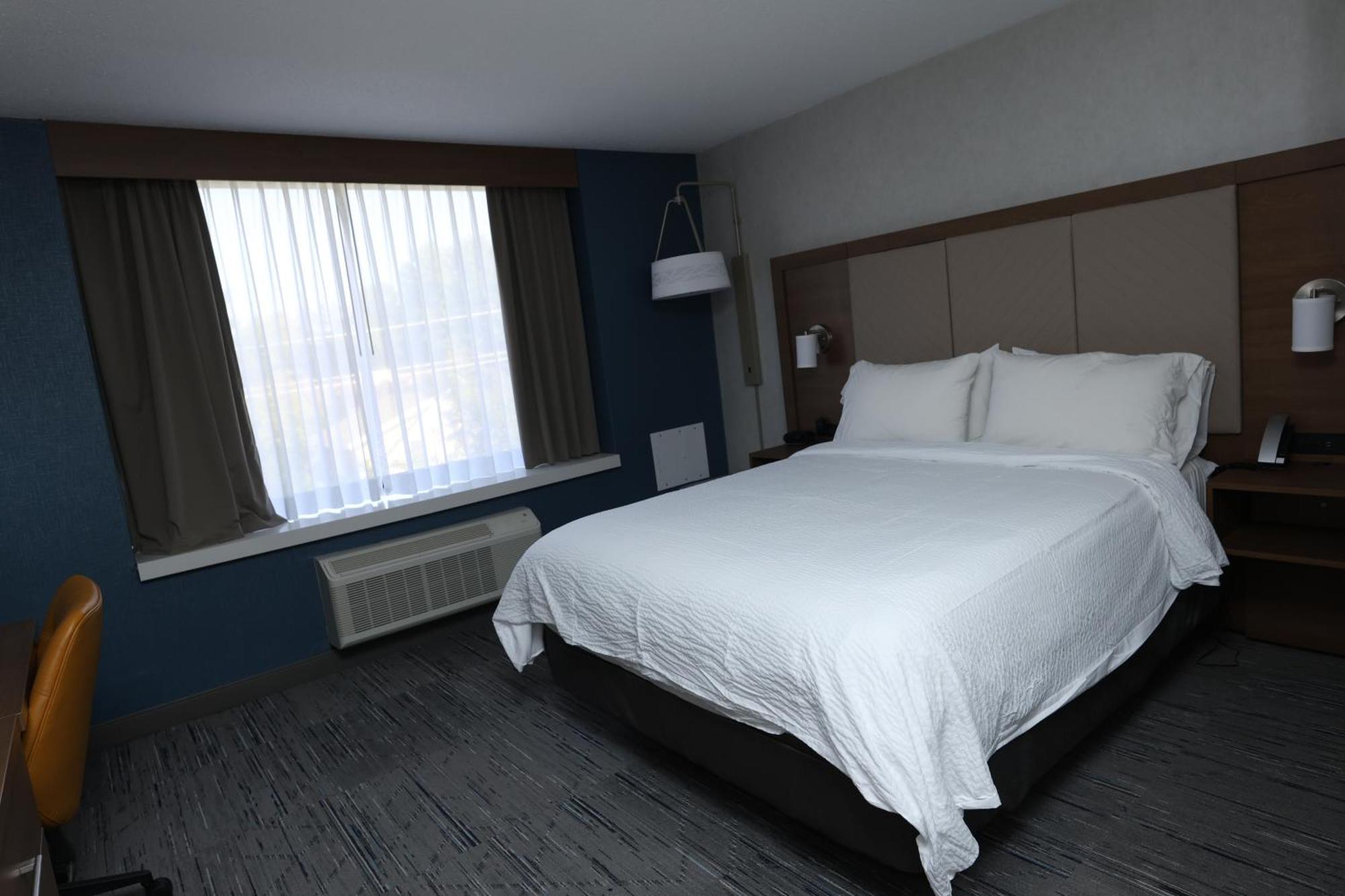 Holiday Inn Express Detroit-Birmingham By Ihg Exterior photo