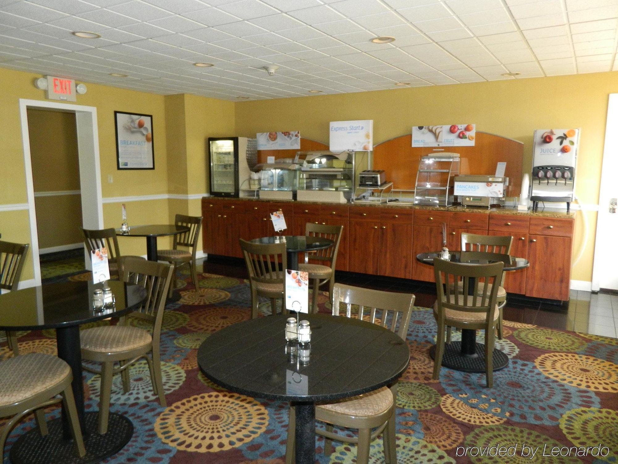 Holiday Inn Express Detroit-Birmingham By Ihg Exterior photo