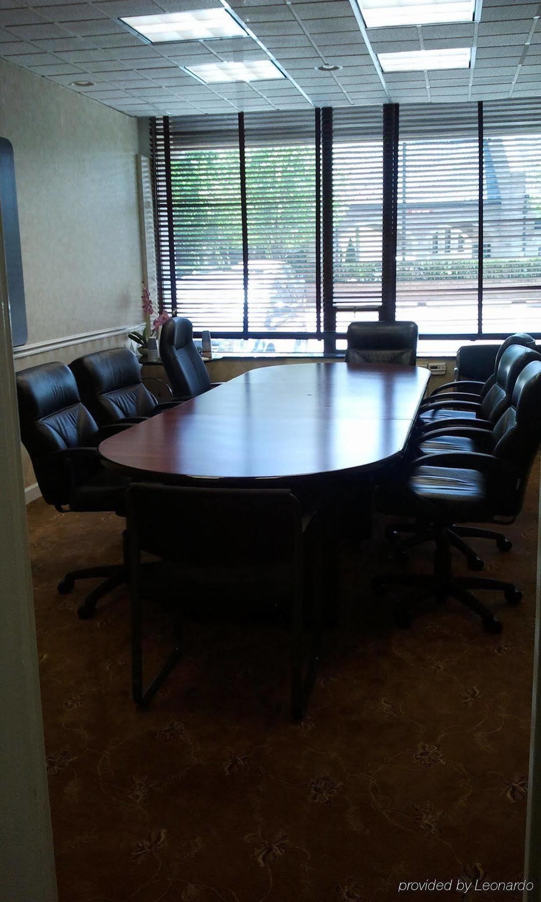 Holiday Inn Express Detroit-Birmingham By Ihg Business photo