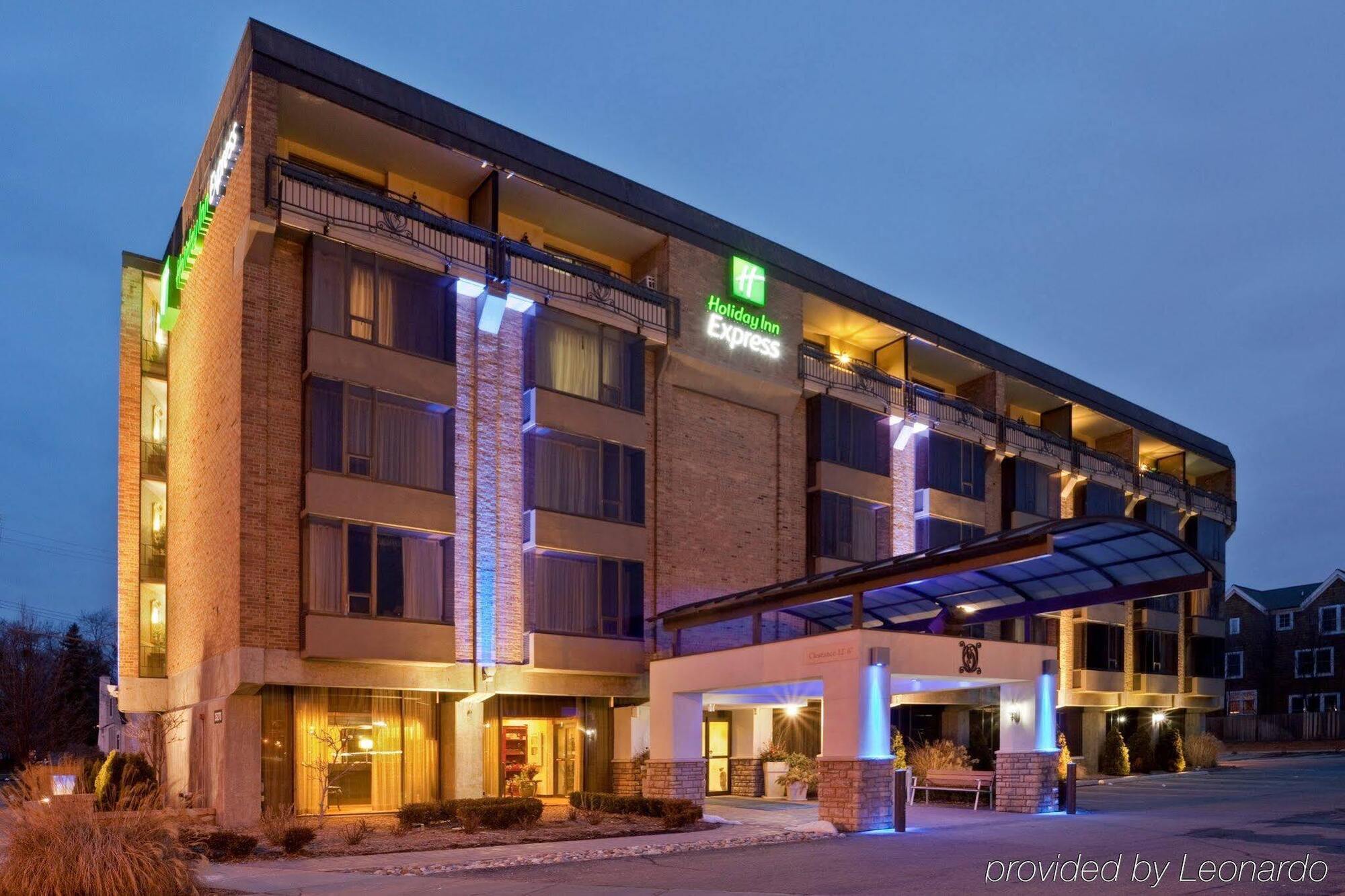 Holiday Inn Express Detroit-Birmingham By Ihg Exterior photo